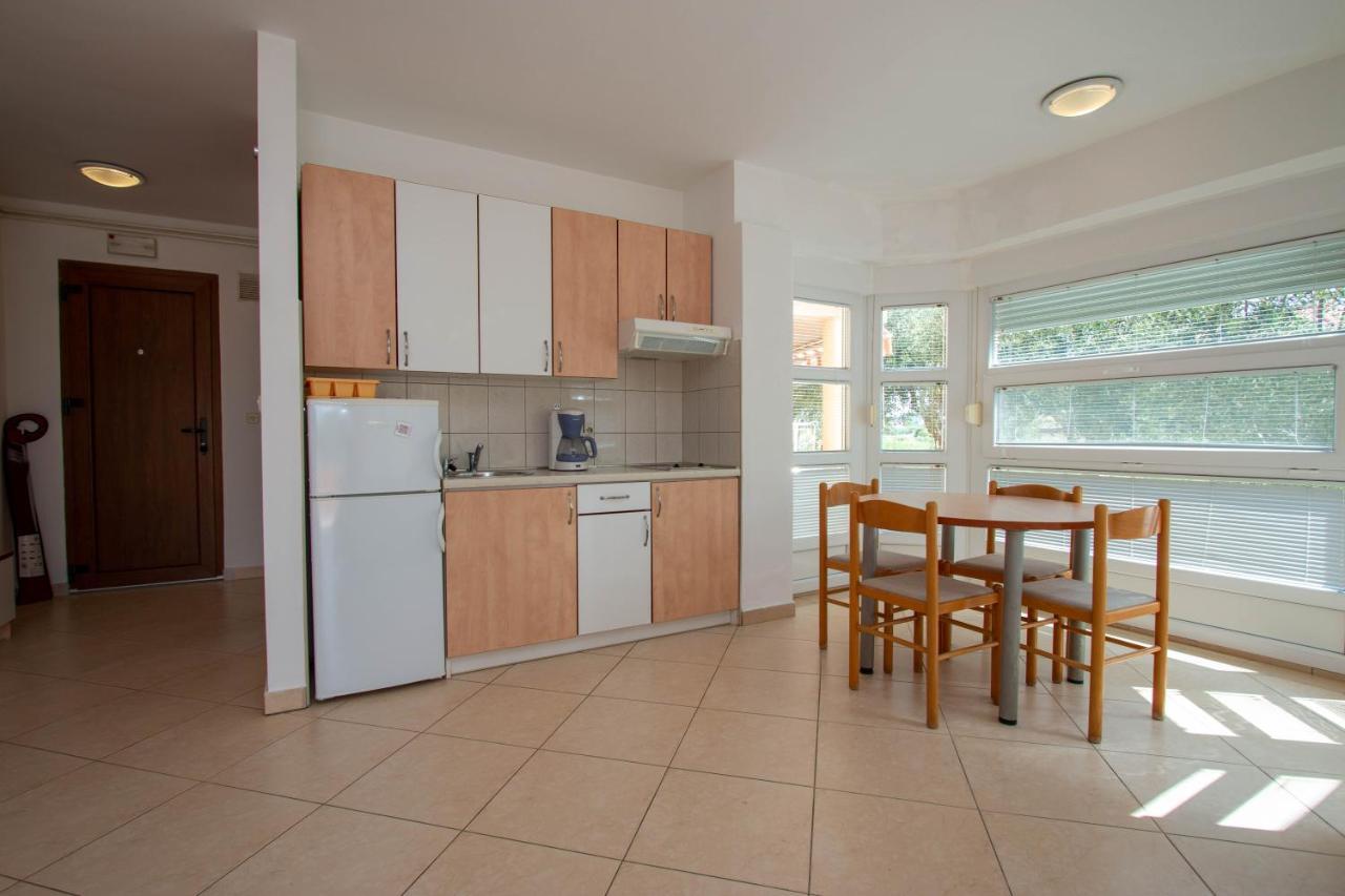 Apartments Matas Sukošan Eksteriør billede